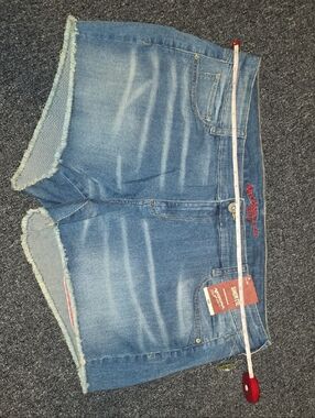 Arizona Jean Company Blue Denim Frayed Hem Women’s Shorts